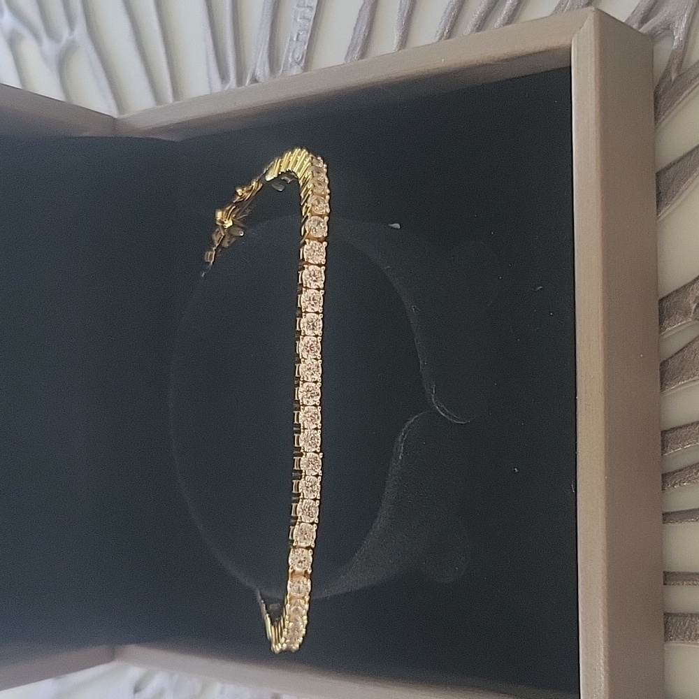 Anna Zuckerman 3 carat straight line yellow gold tennis bracelet
